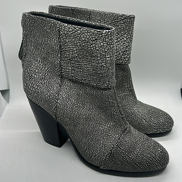 rag & bone Shoes - Rag & Bone Grey Crackled Leather Heel Ankle Boots Booties Shoes **Sz 40/Sz 10**